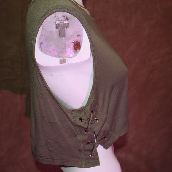 Cute Crop Tank Top - Picture 2 of 5